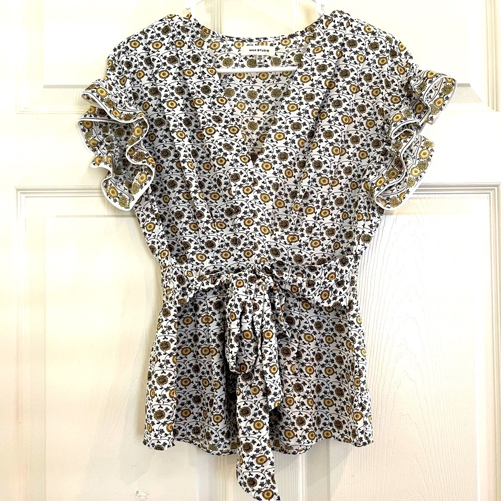 MAX STUDIO Floral Ruffle Sleeve Top